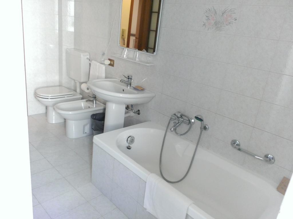 Rossobarolo Otel Oda fotoğraf